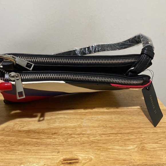 Forever 21 Striped Crossbody Bag - Picture 5 of 8